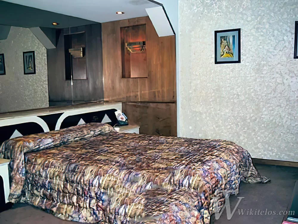 Hotel Y…?